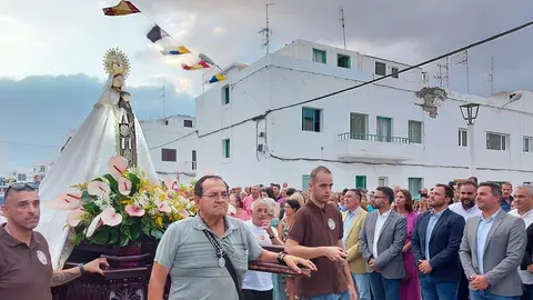 Tradicional procesión por las fiestas del Carmen en Valterra.
