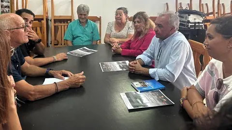 Luis Campos en Arrecife con los caravanistas
