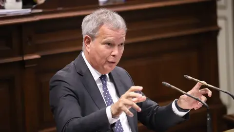 Sebastián Franquis en el Parlamento autonómico
