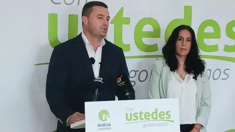 Oscar Noda y Daisy Villalba en una rueda de prensa.