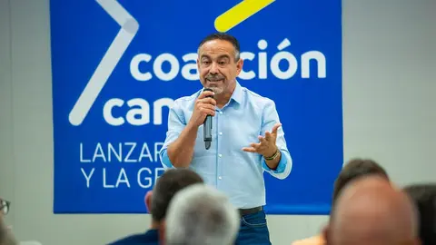Víctor Robayna en la presentación candidatura CC en Haría.