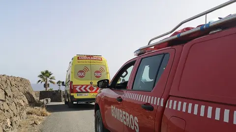 Imagen de la ambulancia y los bomberos en la zona.