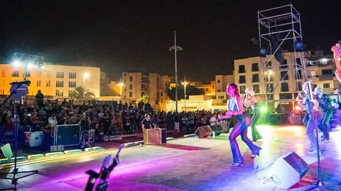 Imagen del homenaje a Rafaaela Carra.