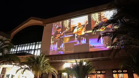 Actuaciones folcróricas en el Charco de San Ginés.