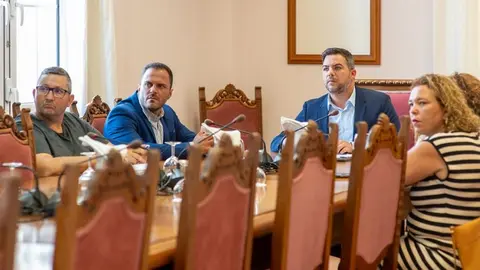 El vicepresidente en la reunión con los ayuntamientos (2)