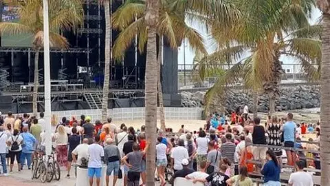 Imagen de la gente que siguió este domingo la final del mundial de fútbol femenino por las pantallas de El Reducto