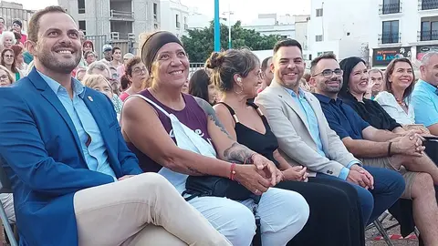 Rosana disfrutando con las actuaciones de San Ginés.