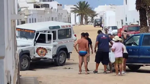 Instante en la que intervinieron los vecinos afectados