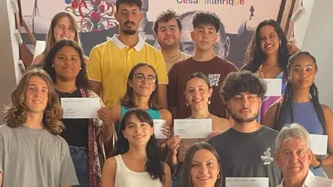 Imagen de los estudiantes becados.