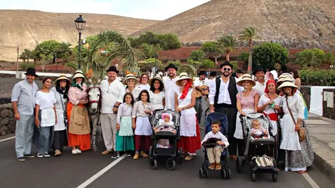 Los vecinos participaron un año más con devoción en la romería.