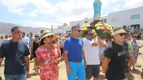 El presidente del Cabildo acudió a la procesión junto a la alcaldesa de Teguise.