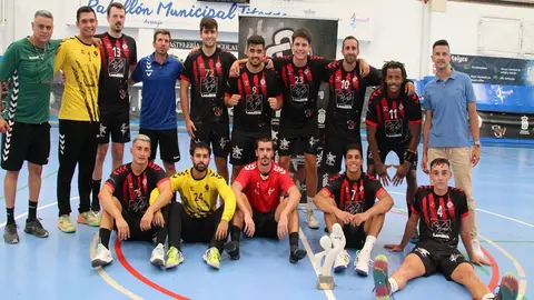 Jugadores del San José Obrero celebrando el triunfo.