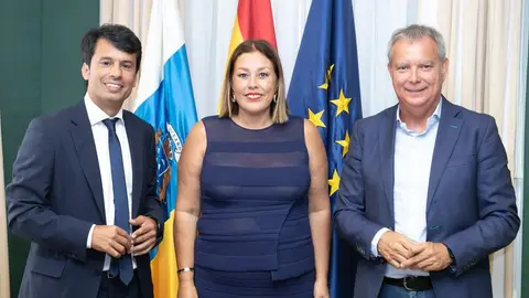 Marcos Bergaz con Astrid Pérez y Sebastián Franquis.