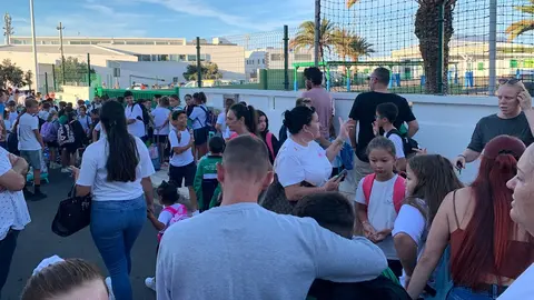 Imagen de la entrada de uno de los centros educativos de Tías.