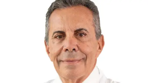 Dr. Castillo, especialista en Cirugía y Medicina Estética de Clínica San Vicente.