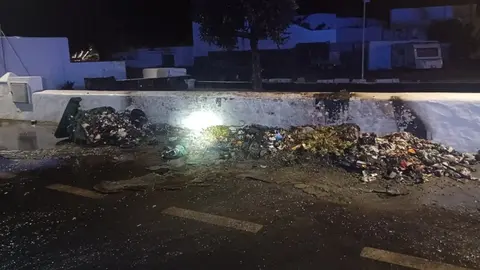 Estado de los contenedores tras el incendio.