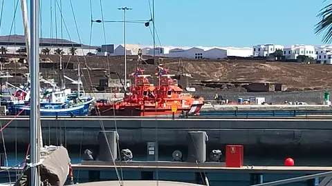 Las dos embarcaciones de Salvamento Maritimo en Puerto Naos