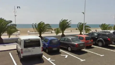 Imagen del actual aparcamiento enfrente del Instituto de Playa Honda. 