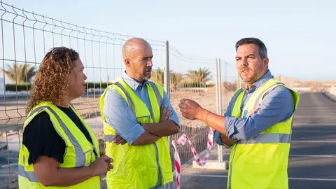 El vicepresidente, Jacobo Medina, junto a los ediles de San Bartolomé (1)