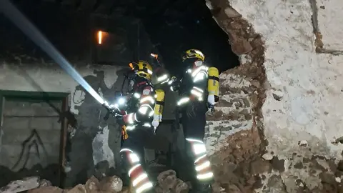 Conato de incendio en una vivienda abandonada de San Bartolomé.
