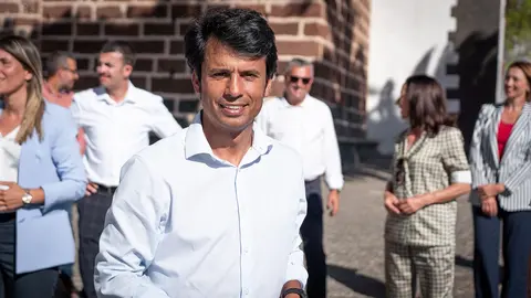 Marcos Bergaz con sus compañeros de partido en Teguise.