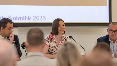 Imagen del momento de la presentación de los premios con la consejera lanzaroteña del Gobierno de Canarias en el centro.