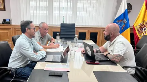 Imagen de la reunión para abordar el tema de la inmigración