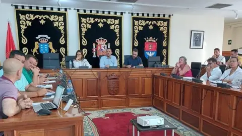 El alcalde de Arrecife en uno de los plenos celebrados en la capital.
