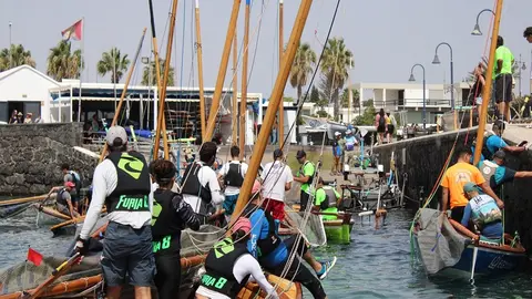 Barquillos de Vela agolpados en las instalaciones de Marina Colón.