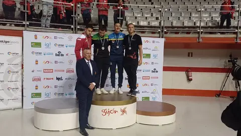 Javier Plaza en el podio.