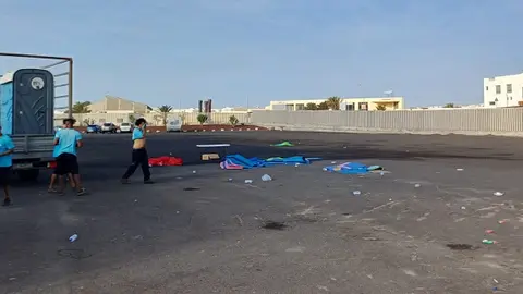 Retirada de las carpas de acogida temporal para inmigrantes.