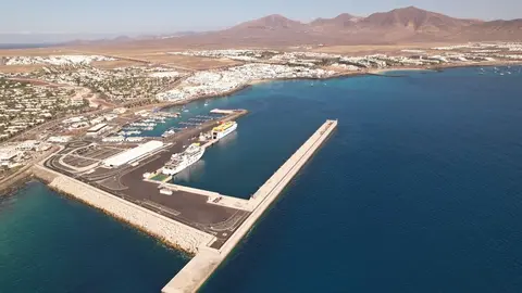 Imagen del puerto ampliado con su nuevo dique de 300 m de longitud