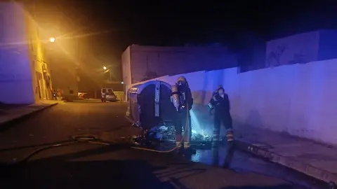 Incendio en la calla Campoamor de Arrecife.