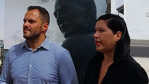 Alcalde de Arrecife, Yonathan de León, y concejal de Cultura, Abigail González.