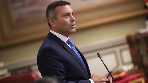 Oswaldo Betancort en el Parlamento de Canarias.
