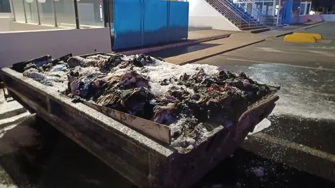 Imagen de cómo quedó la bandeja de recogida tras el incendio.