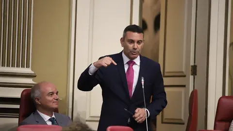 Oswaldo Betancort en el Parlamento de Canarias