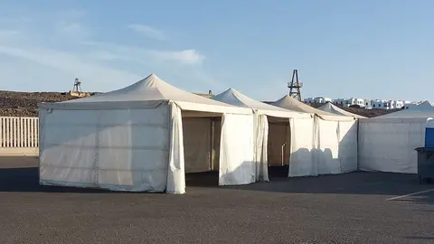 Imagen de archivo de las carpas  que se emplean en situaciones extraordinarias de colapso para poder atender a los inmigrantes.