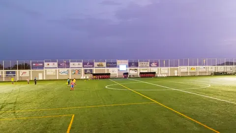 Imagen de un campo de césped artificial en San Bartolomé.