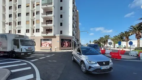 Cierre de la Avenida Fred Olsen. Los accesos se canalizan por la calle Guenia hacia Manolo Millares