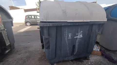 Contenedor de basura en Tías.