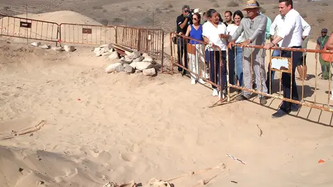 Óscar Noda junto al yacimiento