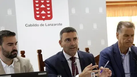 Oswaldo Betancort y Domingo Cejas en una rueda de prensa antes de la destitución del gerente del Consorcio del Agua.