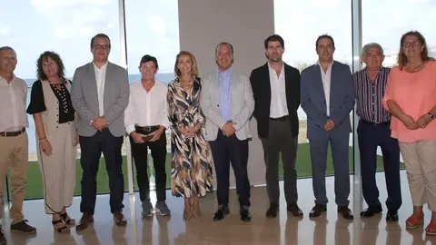 Imagen de los directivos de Asolan con su presidenta al frente.