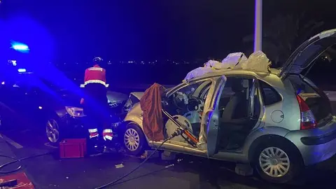 Momento de la actuación de los bomberos