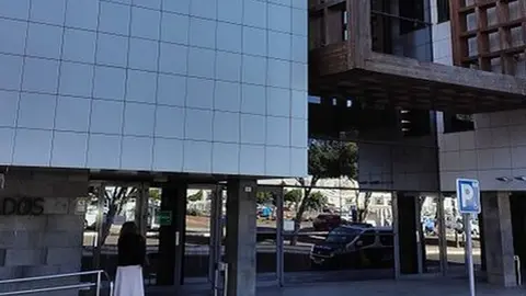 Imagen de la entrada al Juzgado de Arrecife.