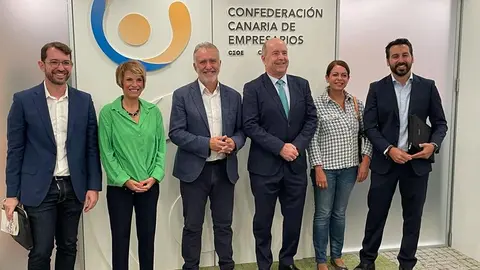 Reunión de miembros del PSOE con el presidente de la Confederación Canaria de Empresarios, Pedro Ortega.