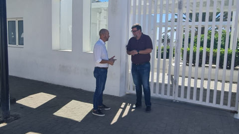 Isidro Pérez junto a Raúl de León.