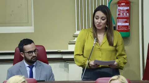 Cristina Calero en el Parlamento de Canarias.