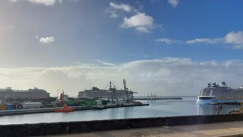 Cruceros turísticos atracados en Arrecife en este mes de octubre 